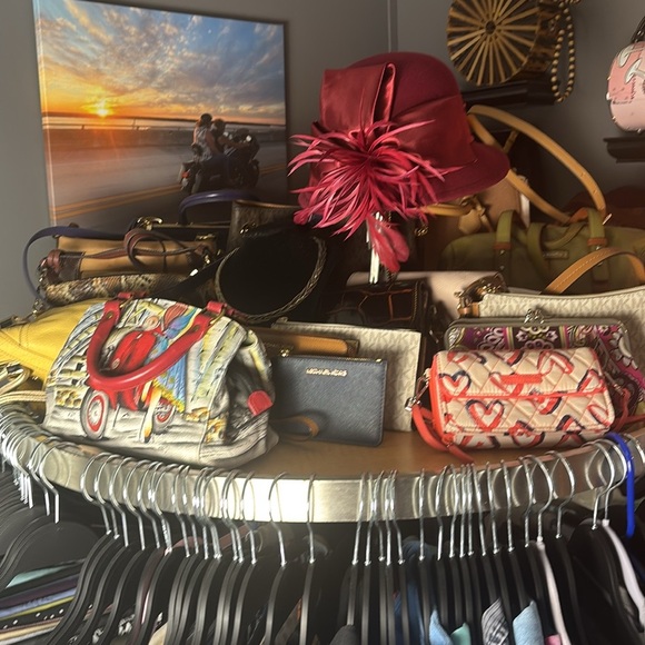 Collab with @tanyaschmit 👸🏻💃🏻💃🏼🍅 tonight Wednesday at 7pm EST!! Summer Show!! - Picture 2 of 6